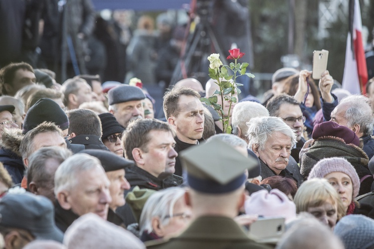 Jan Olszewski spoczął na Powązkach Wojskowych