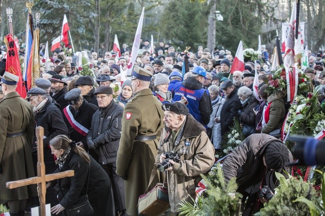 Jan Olszewski spoczął na Powązkach Wojskowych