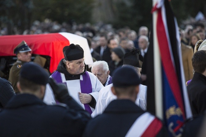 Jan Olszewski spoczął na Powązkach Wojskowych