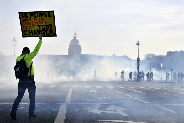 Starcia "żółtych kamizelek" z policją w Paryżu, Bordeaux, Tuluzie