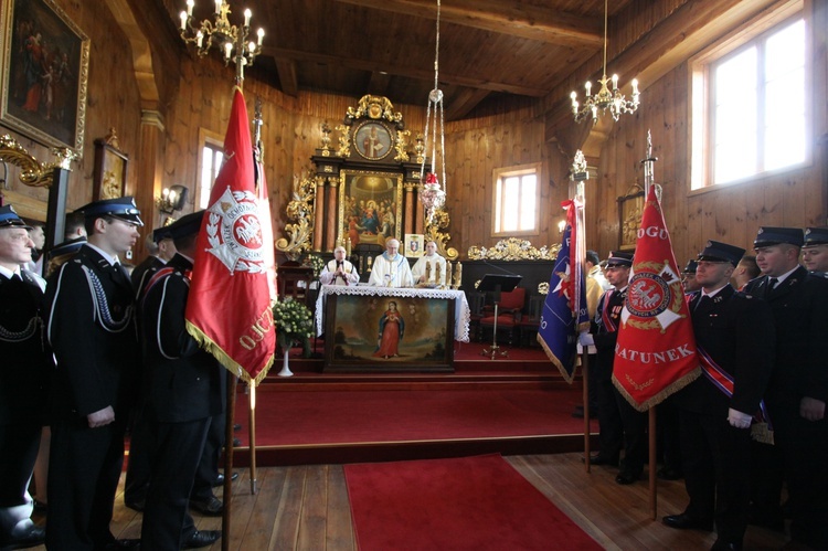 Poświęcenie odnowionego kościoła w Węgrzynowie