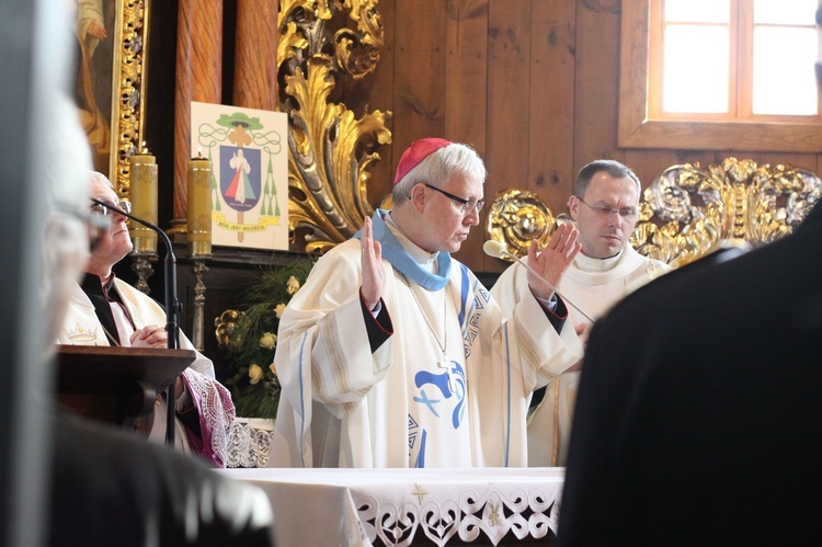 Poświęcenie odnowionego kościoła w Węgrzynowie