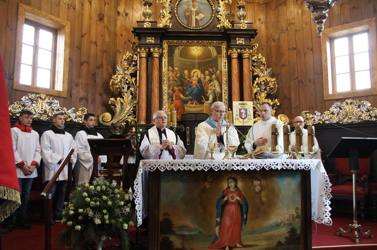 Poświęcenie odnowionego kościoła w Węgrzynowie