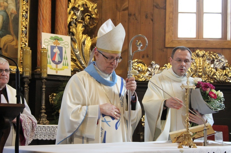 Poświęcenie odnowionego kościoła w Węgrzynowie