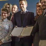 Rafał Trzaskowski podpisał deklarację LGBT+