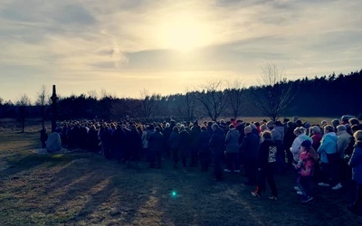 Tysiące osób z bł. Karoliną na szlaku jej męczeństwa w Wał-Rudzie