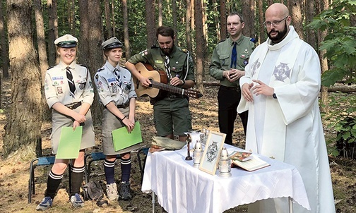 Ks. Adam jest kapelanem Hufca Wschowa ZHP oraz I instruktorem Wydziału Wychowania Duchowego i Religijnego Głównej Kwatery ZHP w Warszawie.