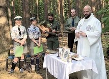 Ks. Adam jest kapelanem Hufca Wschowa ZHP oraz I instruktorem Wydziału Wychowania Duchowego i Religijnego Głównej Kwatery ZHP w Warszawie.