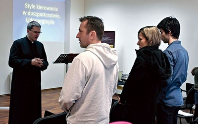 ▲	Spotkanie poprowadził ks. Mirosław Rakoczy.