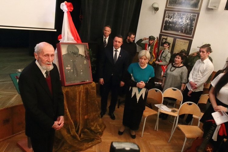 Mundur ks. Krzysztofa Bojki już w Chojnowie