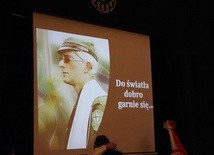 Mundur śp. hm. ks. Krzysztofa Bojki już w Chojnowie