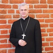 ◄	Ksiądz Wojciech Skibicki w chwili ogłoszenia decyzji papieża.