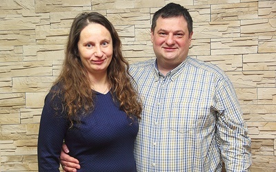Angelika i Tomasz Urbanowie byli kiedyś o włos od rozstania, ale uratowały ich spotkania wspólnoty Domowego Kościoła.
