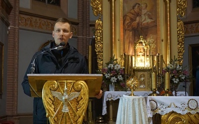 Ksiądz Krzysztof Augustyn podczas pierwszej konferencji wyjaśnił, na czym polega seminarium