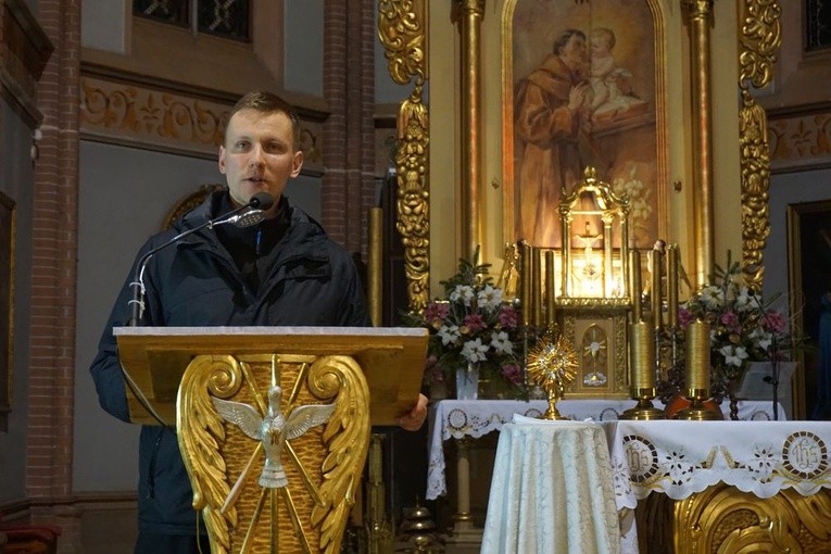 Ksiądz Krzysztof Augustyn podczas pierwszej konferencji wyjaśnił, na czym polega seminarium