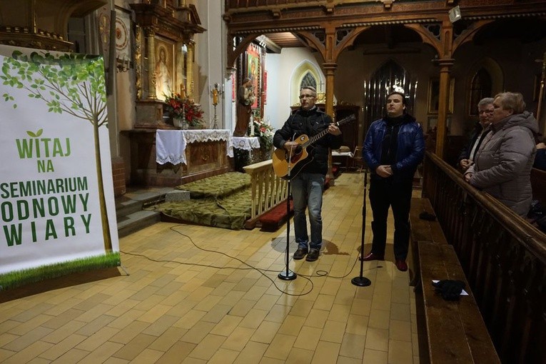 W parafii św. Antoniego w Pieszych rozpoczęło się Seminarium Odnowy Wiary