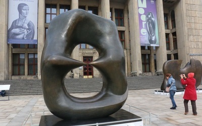 Kraków: klasyk rzeźby Henry Moore