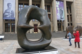 Kraków: klasyk rzeźby Henry Moore