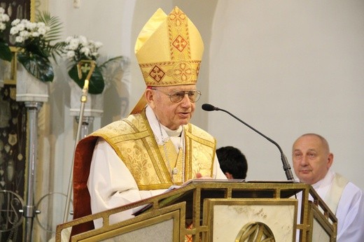 Biskup Alojzy Orszulik na swoim jubileuszu w Żorach