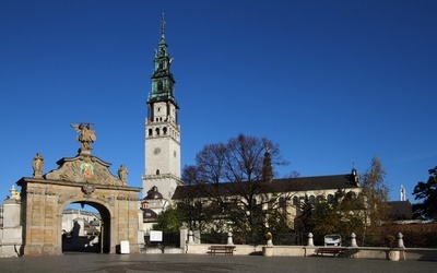 Maturzyści na Jasnej Górze modlą się o pomyślne zdanie egzaminu dojrzałości i dobre życiowe decyzje