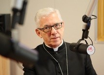 Abp Skworc: potrzeba okrągłego stołu w sprawie pedofilii