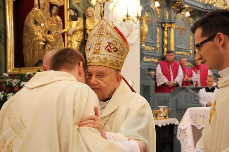 Bp Alojzy Orszulik w obiektywie "Gościa Łowickiego"