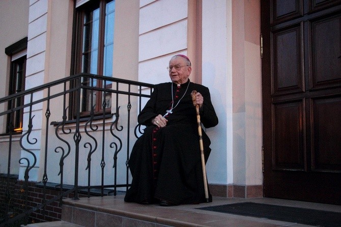 Śp. bp Alojzy Orszulik w kadrach "Gościa Łowickiego", cz. 2