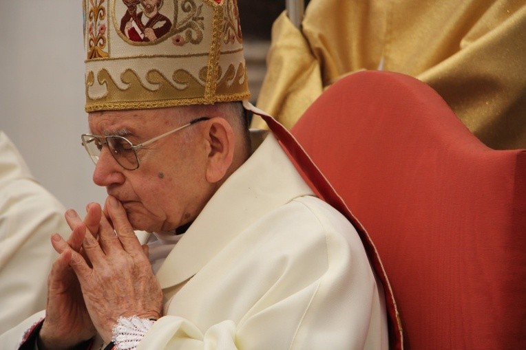 Śp. bp Alojzy Orszulik w kadrach "Gościa Łowickiego", cz. 2