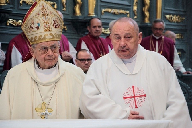 Śp. bp Alojzy Orszulik w kadrach "Gościa Łowickiego", cz. 2