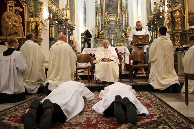 Śp. bp Alojzy Orszulik w kadrach "Gościa Łowickiego", cz. 2