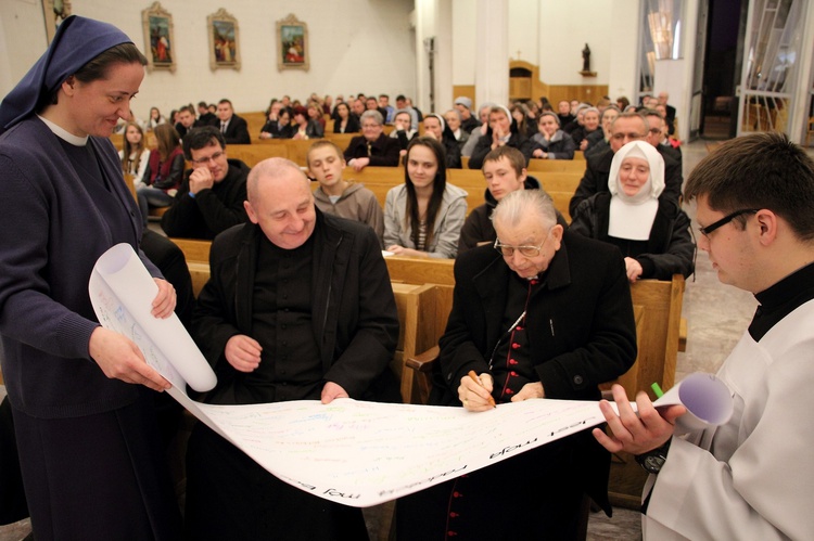 Śp. bp Alojzy Orszulik w kadrach "Gościa Łowickiego", cz. 2