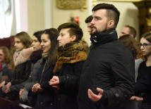 Modlitwa młodych w limanowskiej bazylice