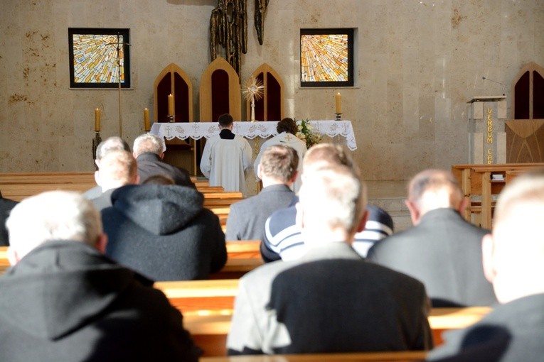 Dzień skupienia kapłanów w Opolu. Modlą się o wrażliwe serca