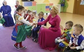 Agata Kornhauser-Duda u przedszkolaków w Wilamowicach