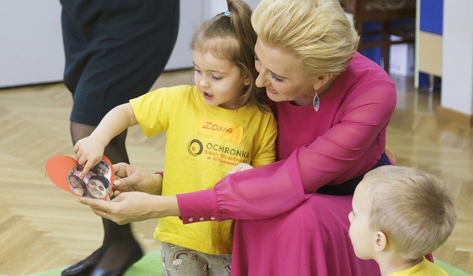 Małżonka prezydenta Agata Kornnhauser-Duda podczas spotkania z przedszkolakami