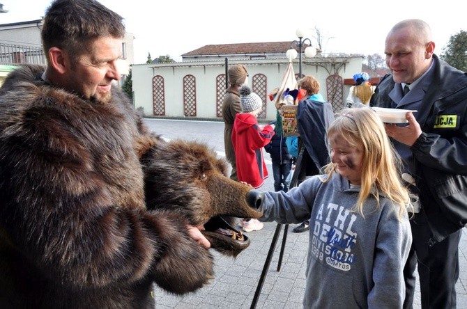 Wodzenie niedźwiedzia w Dębiu