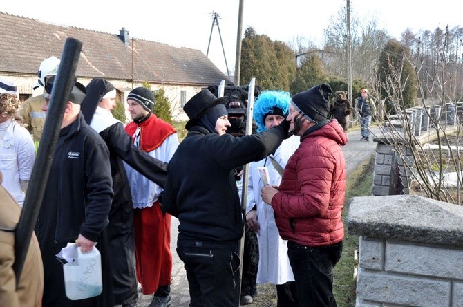 Wodzenie niedźwiedzia w Dębiu