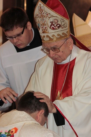 Śp. bp Alojzy Orszulik w kadrach "Gościa Łowickiego", cz. 1