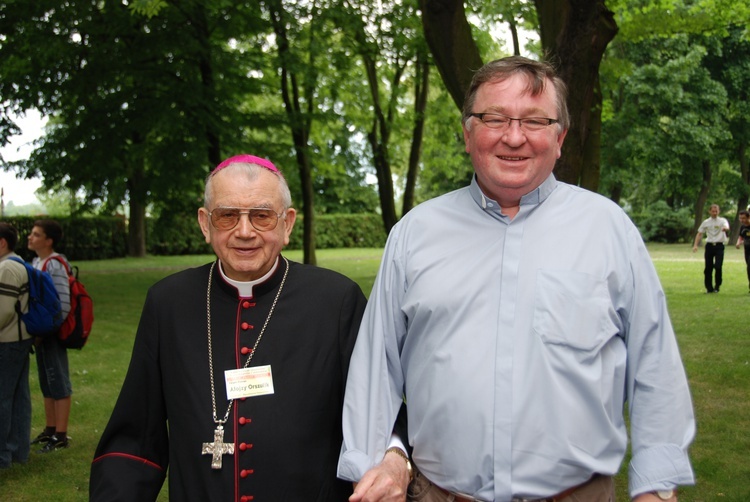 Śp. bp Alojzy Orszulik w kadrach "Gościa Łowickiego", cz. 1