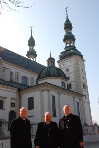 Śp. bp Alojzy Orszulik w kadrach "Gościa Łowickiego", cz. 1