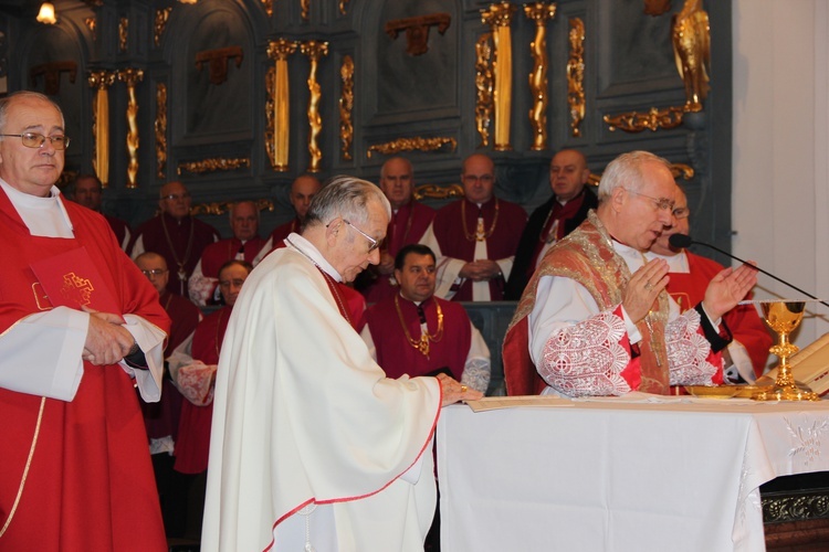 Śp. bp Alojzy Orszulik w kadrach "Gościa Łowickiego", cz. 1