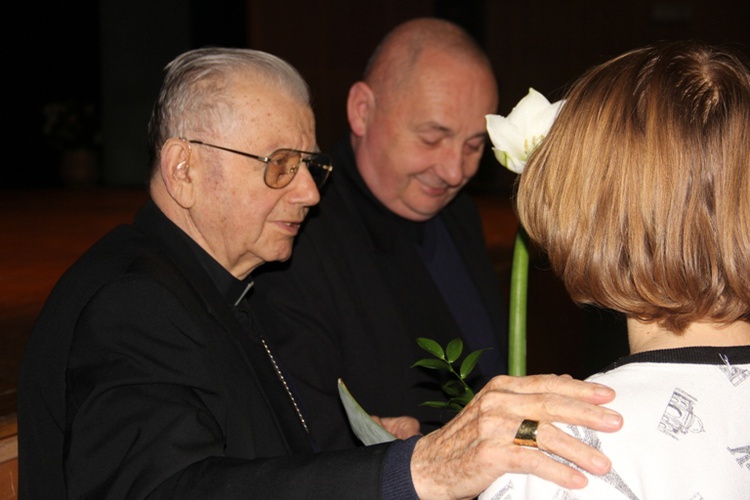 Śp. bp Alojzy Orszulik w kadrach "Gościa Łowickiego", cz. 1