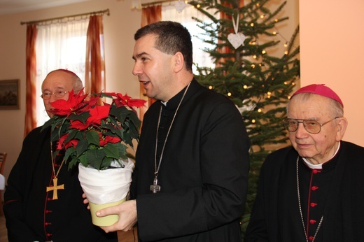 Śp. bp Alojzy Orszulik w kadrach "Gościa Łowickiego", cz. 1