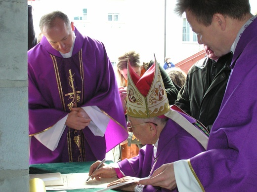 Śp. bp Alojzy Orszulik w kadrach "Gościa Łowickiego", cz. 1