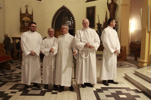 Posługi kandydatów do diakonatu stałego