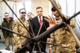 Prezydent Andrzej Duda odwiedził komandosów w Lublińcu