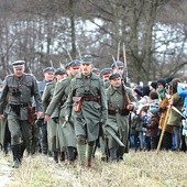 Walki odtworzono na polach w sąsiedztwie kościoła ewangelickiego.