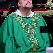 Każdy wieczór rozpoczynał się od Eucharystii, po której były konferencje.