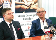 Do włączenia się w akcję zachęcają Zbigniew Ciesielski (z prawej) i Jerzy Zawodnik.