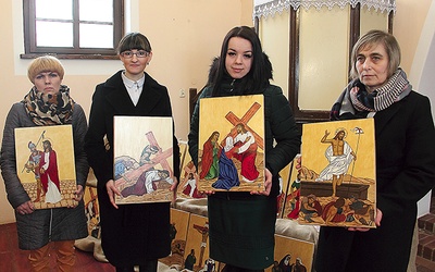 ◄	Autorki obrazów, od lewej: Elżbieta Sawka, Edyta Wieleba-Matyśniak, Justyna Zdybel, Zofia Konieczna.